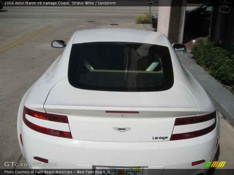 Stratus White / Sandstorm 2009 Aston Martin V8 Vantage Coupe