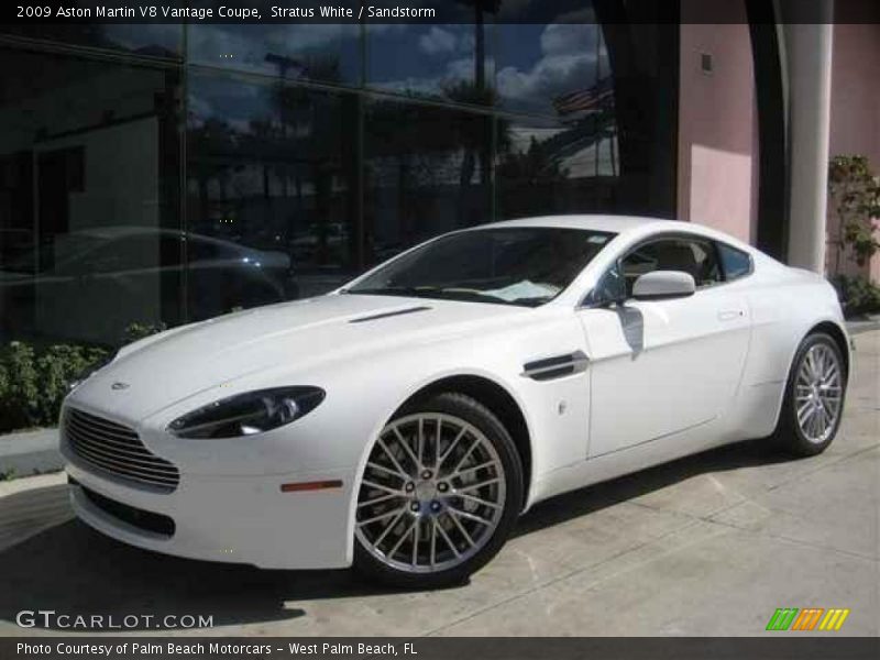 Stratus White / Sandstorm 2009 Aston Martin V8 Vantage Coupe