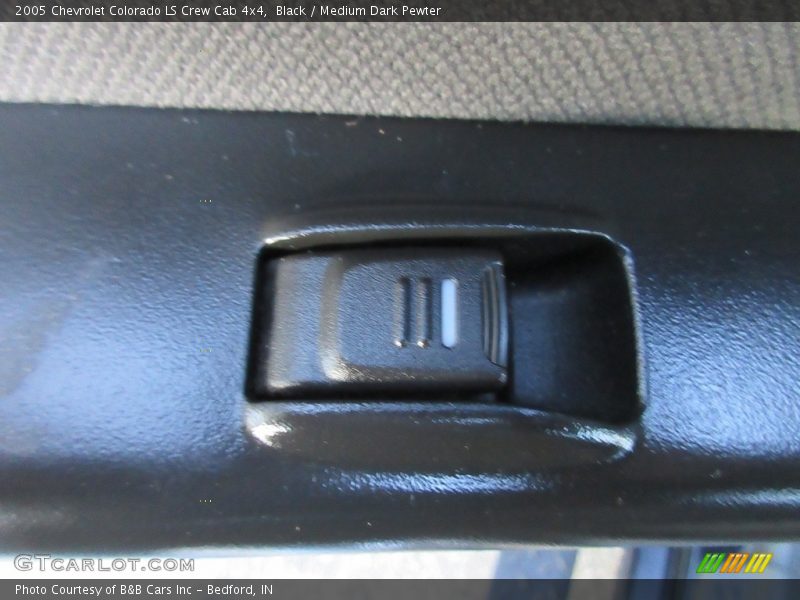 Black / Medium Dark Pewter 2005 Chevrolet Colorado LS Crew Cab 4x4