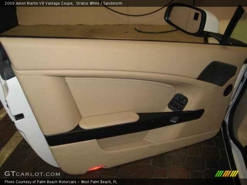 Stratus White / Sandstorm 2009 Aston Martin V8 Vantage Coupe