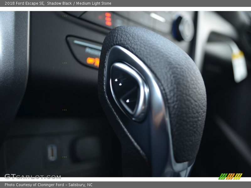 Shadow Black / Medium Light Stone 2018 Ford Escape SE
