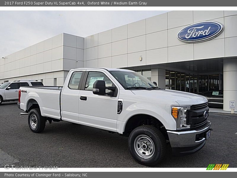 Oxford White / Medium Earth Gray 2017 Ford F250 Super Duty XL SuperCab 4x4