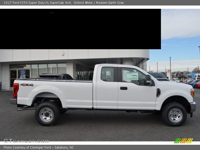 Oxford White / Medium Earth Gray 2017 Ford F250 Super Duty XL SuperCab 4x4