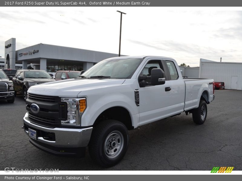 Oxford White / Medium Earth Gray 2017 Ford F250 Super Duty XL SuperCab 4x4