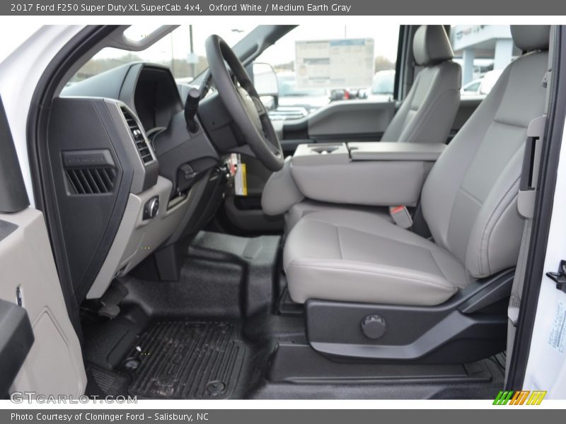 Oxford White / Medium Earth Gray 2017 Ford F250 Super Duty XL SuperCab 4x4