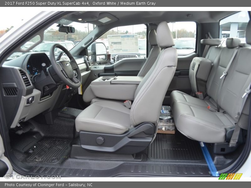 Oxford White / Medium Earth Gray 2017 Ford F250 Super Duty XL SuperCab 4x4