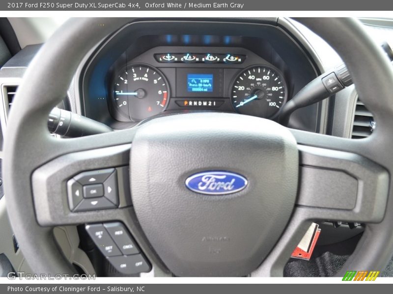 Oxford White / Medium Earth Gray 2017 Ford F250 Super Duty XL SuperCab 4x4