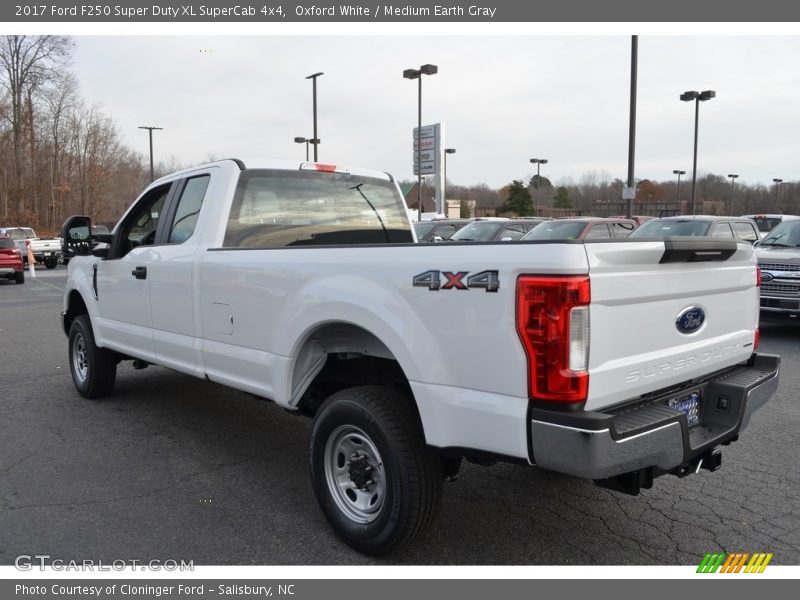 Oxford White / Medium Earth Gray 2017 Ford F250 Super Duty XL SuperCab 4x4