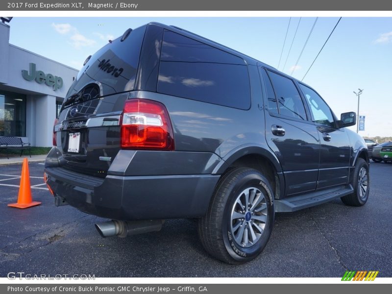 Magnetic / Ebony 2017 Ford Expedition XLT