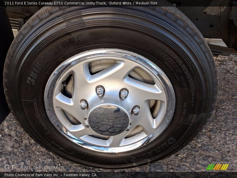 Oxford White / Medium Flint 2011 Ford E Series Cutaway E350 Commercial Utility Truck