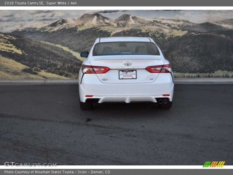 Super White / Ash 2018 Toyota Camry SE