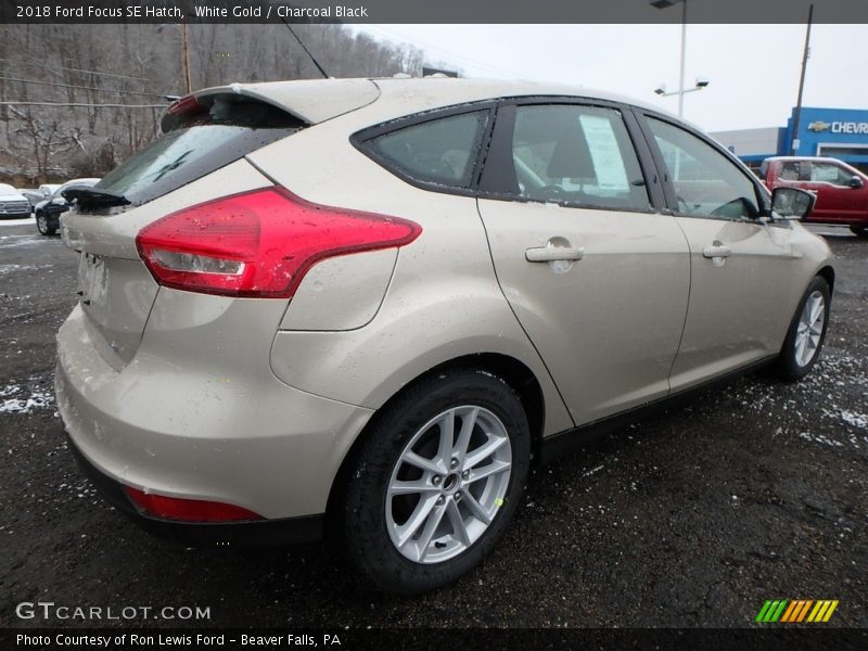 White Gold / Charcoal Black 2018 Ford Focus SE Hatch