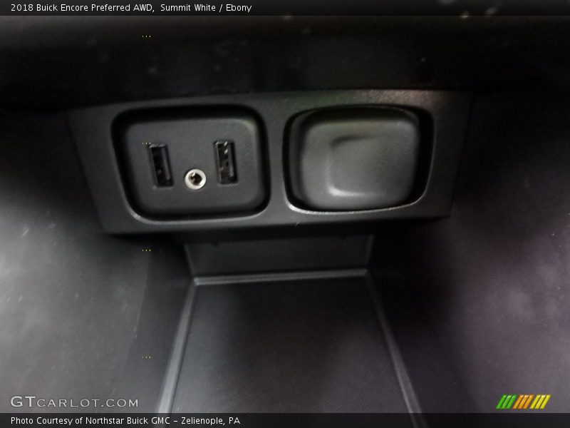 Summit White / Ebony 2018 Buick Encore Preferred AWD
