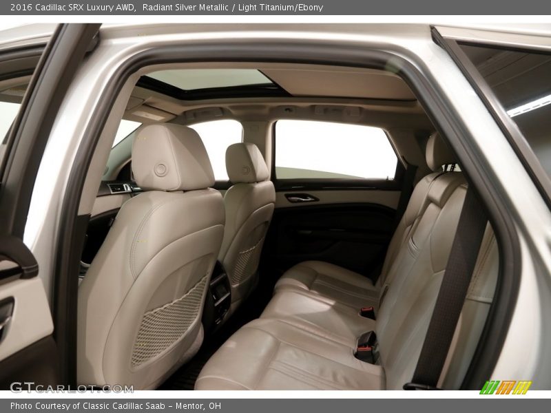 Radiant Silver Metallic / Light Titanium/Ebony 2016 Cadillac SRX Luxury AWD
