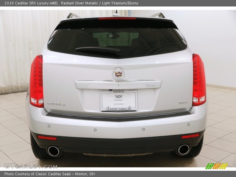Radiant Silver Metallic / Light Titanium/Ebony 2016 Cadillac SRX Luxury AWD