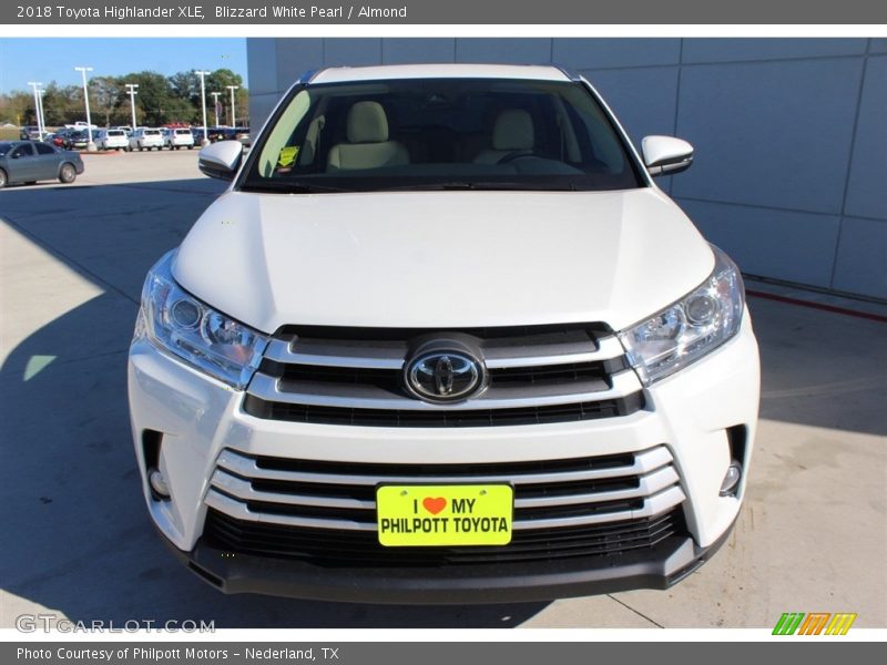 Blizzard White Pearl / Almond 2018 Toyota Highlander XLE