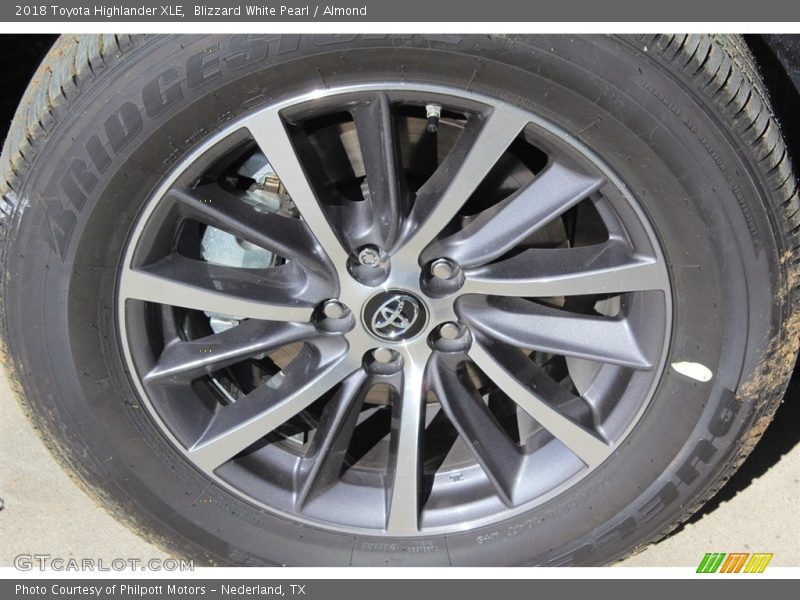 Blizzard White Pearl / Almond 2018 Toyota Highlander XLE