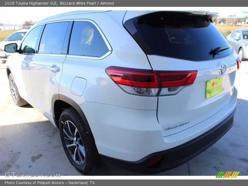 Blizzard White Pearl / Almond 2018 Toyota Highlander XLE
