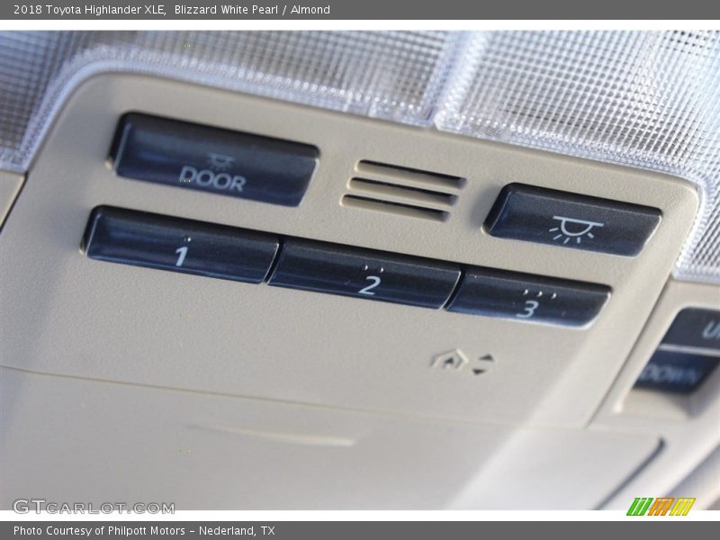 Blizzard White Pearl / Almond 2018 Toyota Highlander XLE