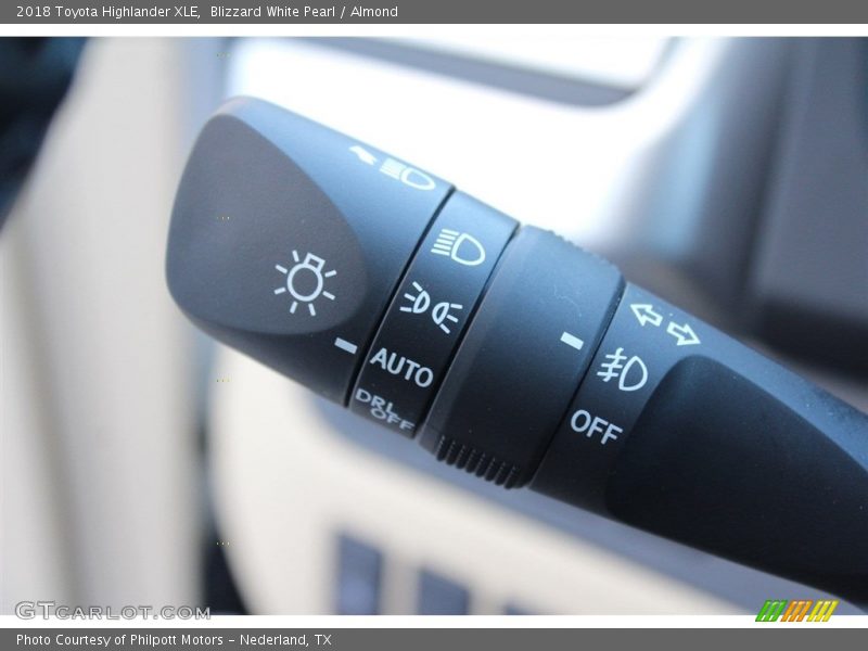 Blizzard White Pearl / Almond 2018 Toyota Highlander XLE