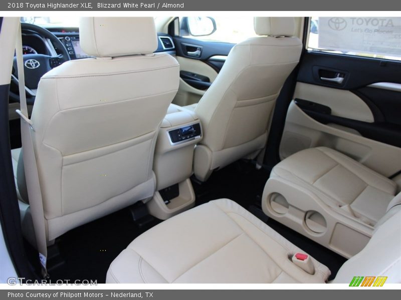 Blizzard White Pearl / Almond 2018 Toyota Highlander XLE