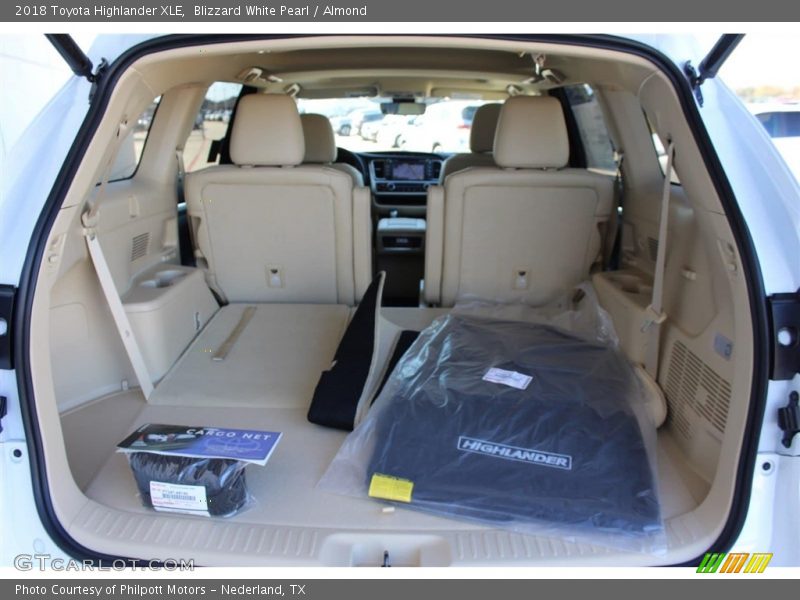 Blizzard White Pearl / Almond 2018 Toyota Highlander XLE