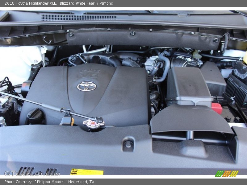 Blizzard White Pearl / Almond 2018 Toyota Highlander XLE