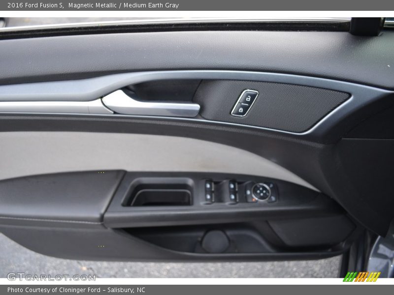 Magnetic Metallic / Medium Earth Gray 2016 Ford Fusion S