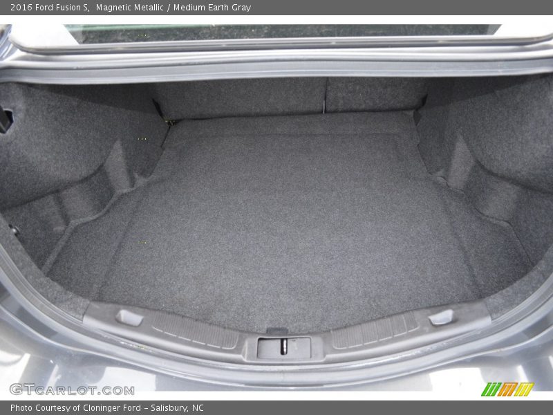 Magnetic Metallic / Medium Earth Gray 2016 Ford Fusion S