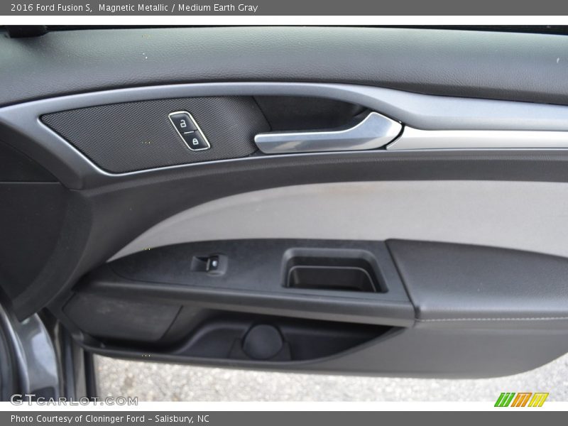 Magnetic Metallic / Medium Earth Gray 2016 Ford Fusion S
