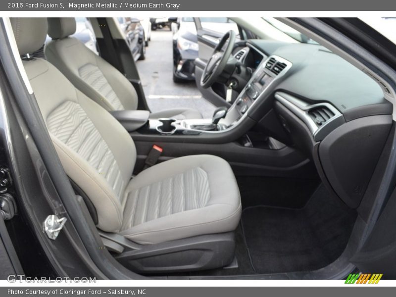 Magnetic Metallic / Medium Earth Gray 2016 Ford Fusion S