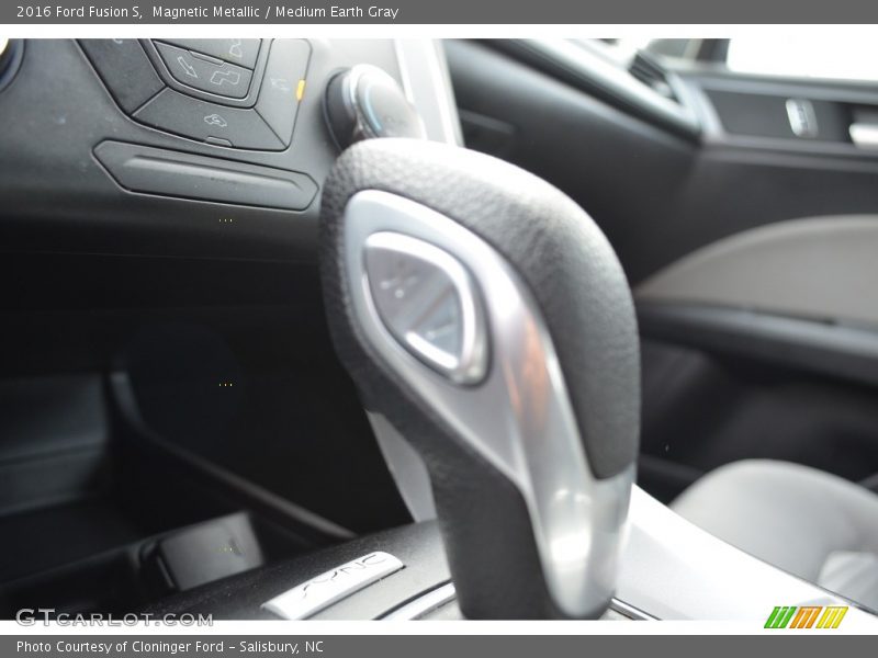 Magnetic Metallic / Medium Earth Gray 2016 Ford Fusion S