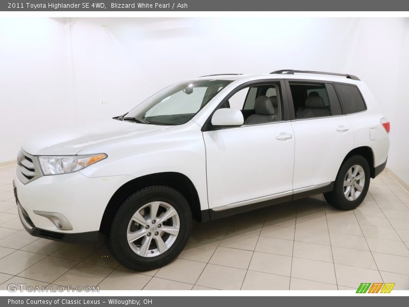 Blizzard White Pearl / Ash 2011 Toyota Highlander SE 4WD