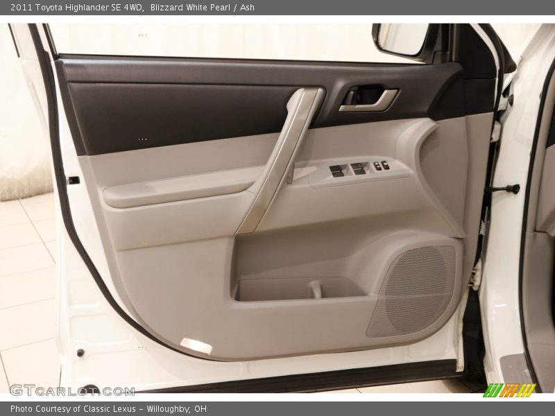 Blizzard White Pearl / Ash 2011 Toyota Highlander SE 4WD
