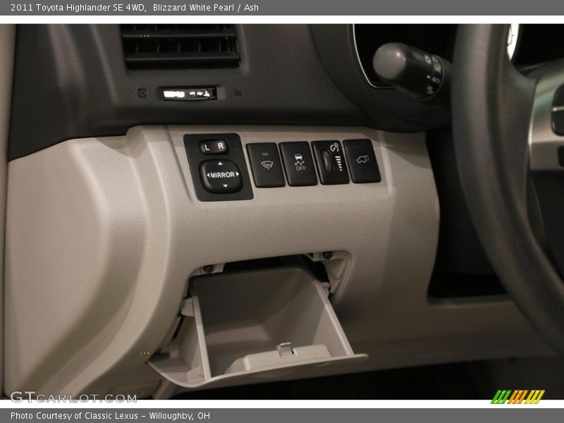 Blizzard White Pearl / Ash 2011 Toyota Highlander SE 4WD