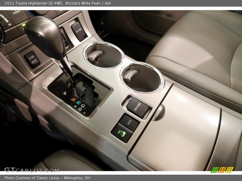 Blizzard White Pearl / Ash 2011 Toyota Highlander SE 4WD