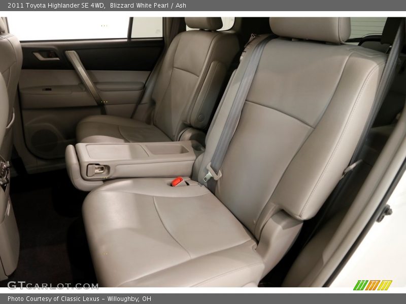 Blizzard White Pearl / Ash 2011 Toyota Highlander SE 4WD