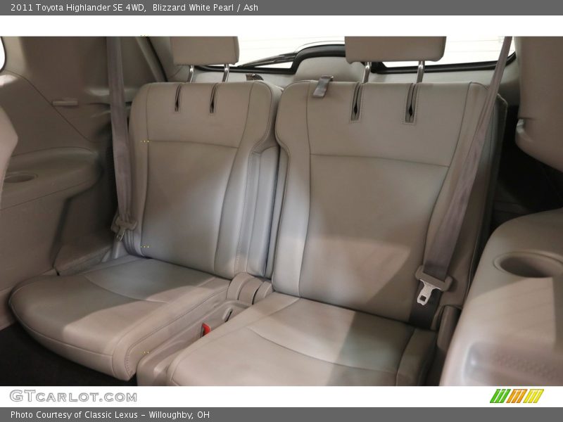 Blizzard White Pearl / Ash 2011 Toyota Highlander SE 4WD