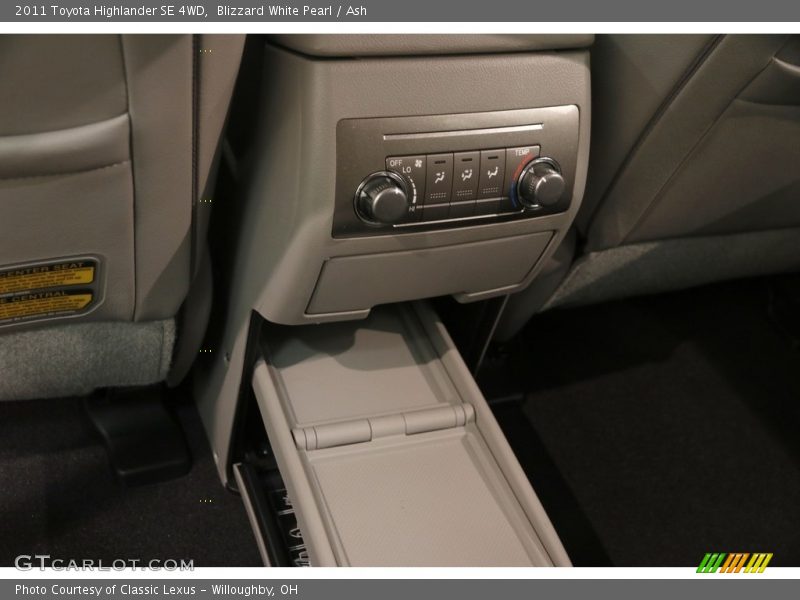 Blizzard White Pearl / Ash 2011 Toyota Highlander SE 4WD