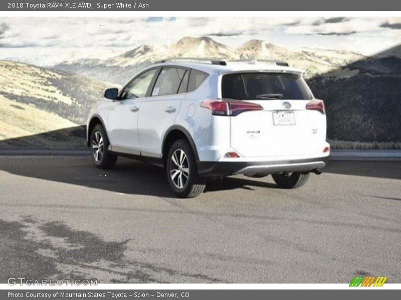 Super White / Ash 2018 Toyota RAV4 XLE AWD