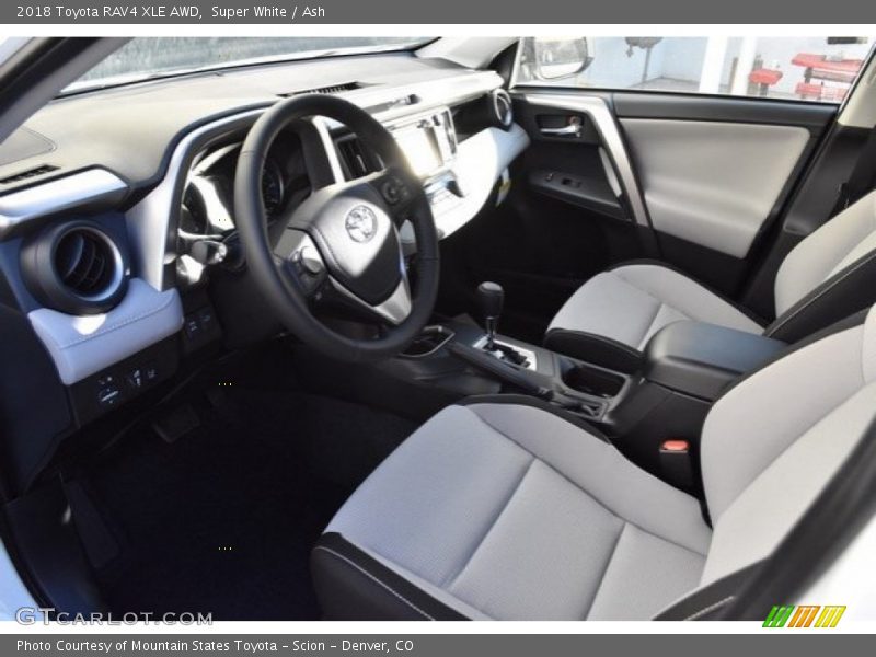 Super White / Ash 2018 Toyota RAV4 XLE AWD