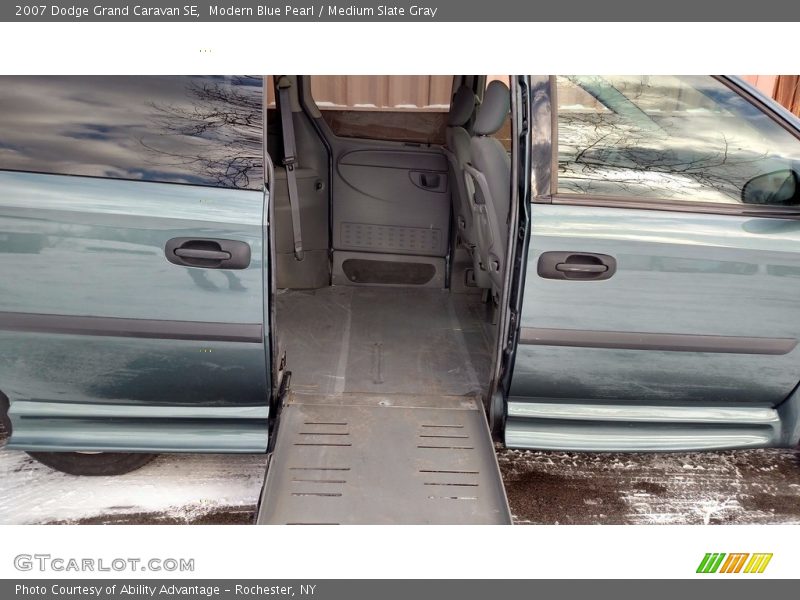 Modern Blue Pearl / Medium Slate Gray 2007 Dodge Grand Caravan SE