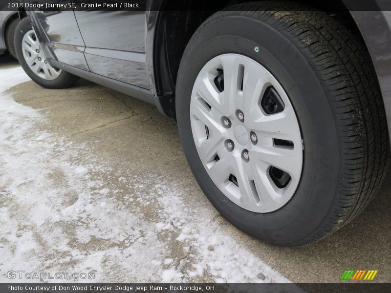 Granite Pearl / Black 2018 Dodge Journey SE