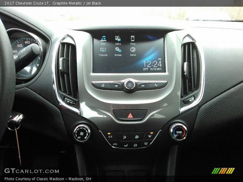 Graphite Metallic / Jet Black 2017 Chevrolet Cruze LT