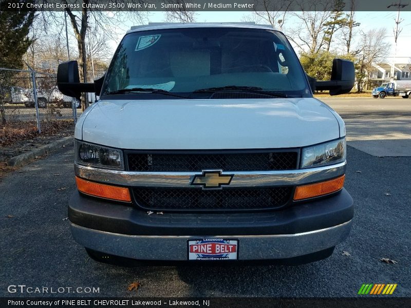 Summit White / Medium Pewter 2017 Chevrolet Express Cutaway 3500 Work Van