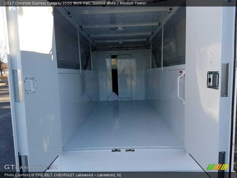 Summit White / Medium Pewter 2017 Chevrolet Express Cutaway 3500 Work Van