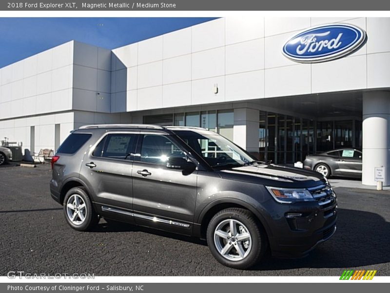 Front 3/4 View of 2018 Explorer XLT