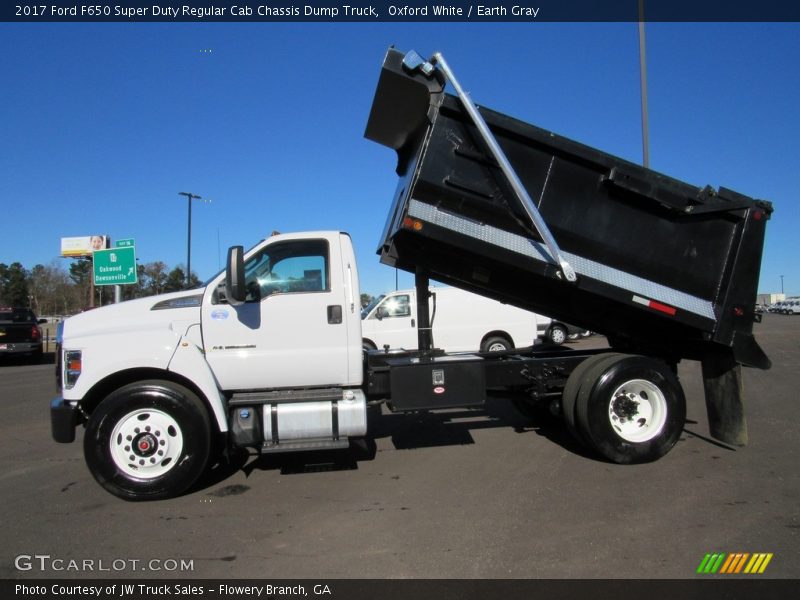 Oxford White / Earth Gray 2017 Ford F650 Super Duty Regular Cab Chassis Dump Truck