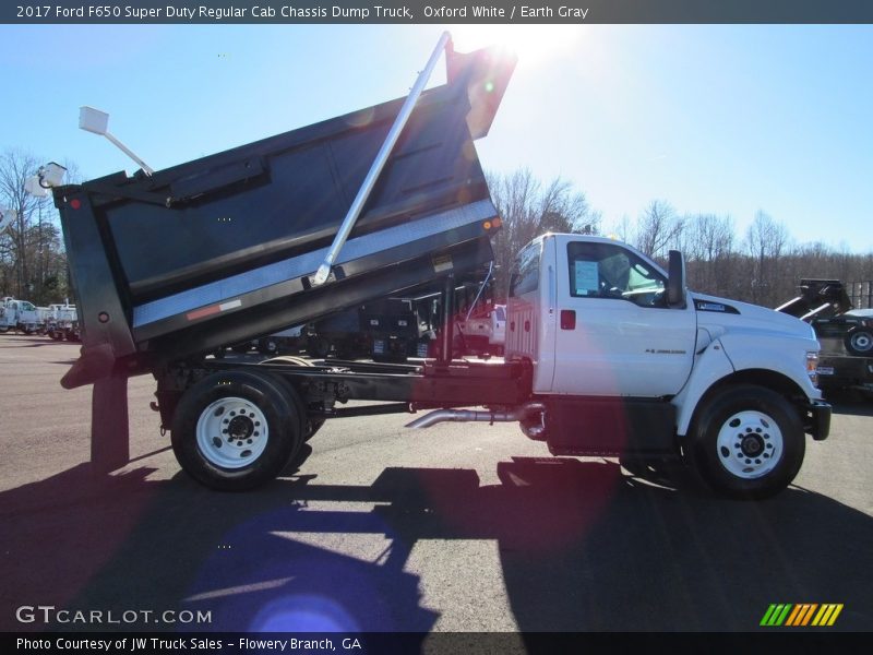 Oxford White / Earth Gray 2017 Ford F650 Super Duty Regular Cab Chassis Dump Truck