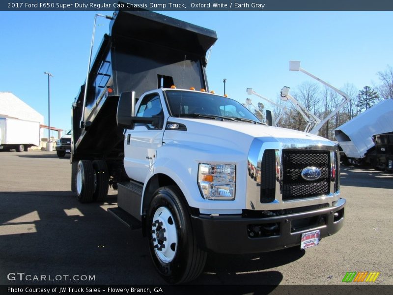 Oxford White / Earth Gray 2017 Ford F650 Super Duty Regular Cab Chassis Dump Truck